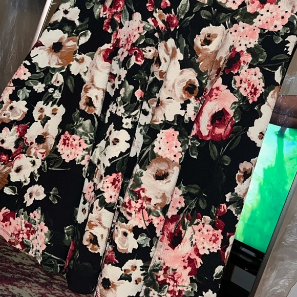 Dress - Picture 4 of 7